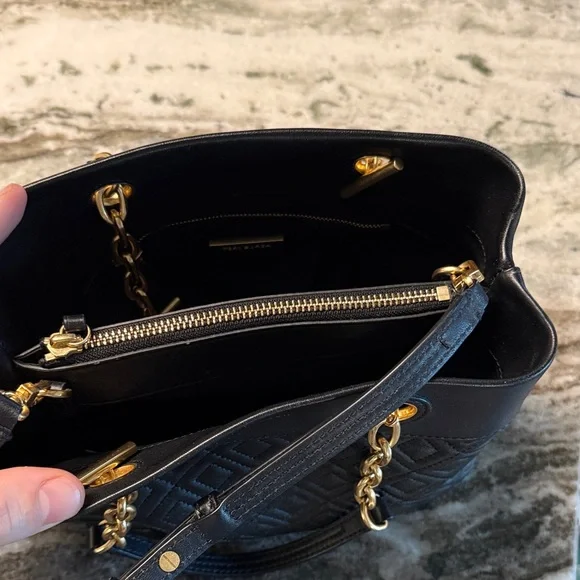 Tory Burch Black Quilted Shoulder Bag with Gold Chain - Picture 2 of 5